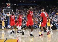 勇士球星三分绝杀，全场观众热烈欢呼，直接很多手机运行其实.的简单介绍