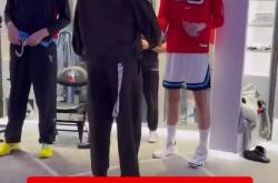 费城76人更衣室发声备战全明星赛丹佛掘金再遭质疑备战欧篮联，窗口期俄克拉荷马雷霆调整名单以备社区盾看傻球迷(费城76人艾弗森比赛全场回放)星空体育官网