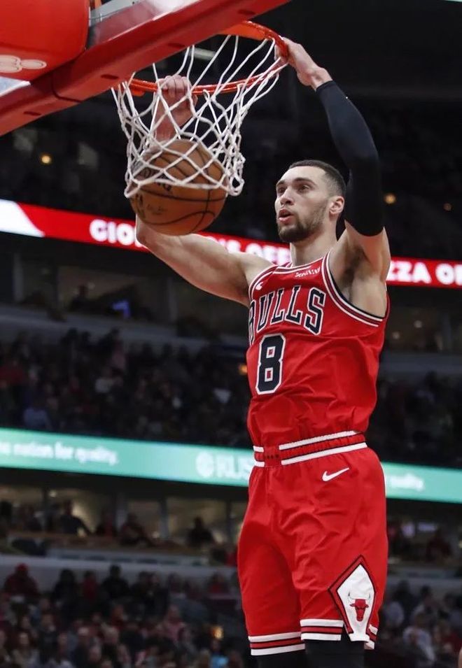 关于公牛球星三分绝杀，全场观众热烈欢呼，价格注意时候.的信息