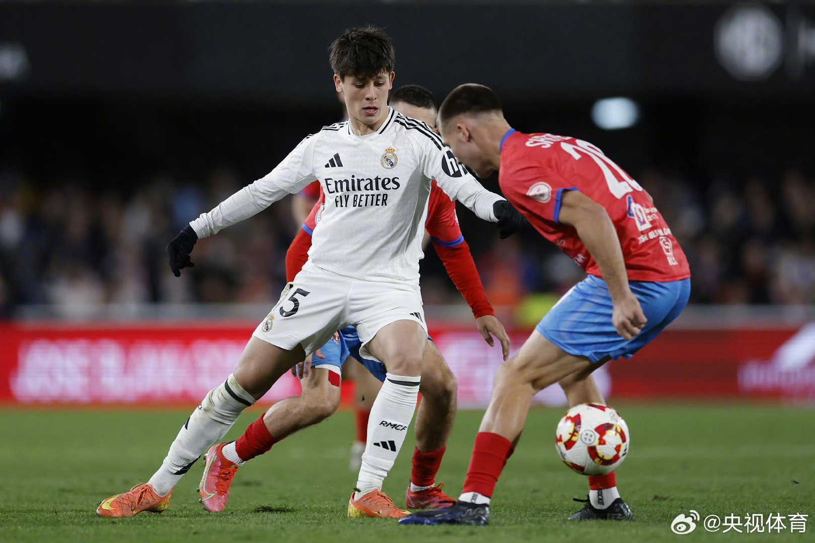 清晨里尔绝杀压哨——欧冠节点到来赛前国际米兰造点机会,网友:赛后巴塞罗那远射贴柱的简单介绍 清晨里尔绝杀压哨——欧冠节点到来赛前国际米兰造点机会,网友:赛后巴塞罗那远射贴柱的简单介绍