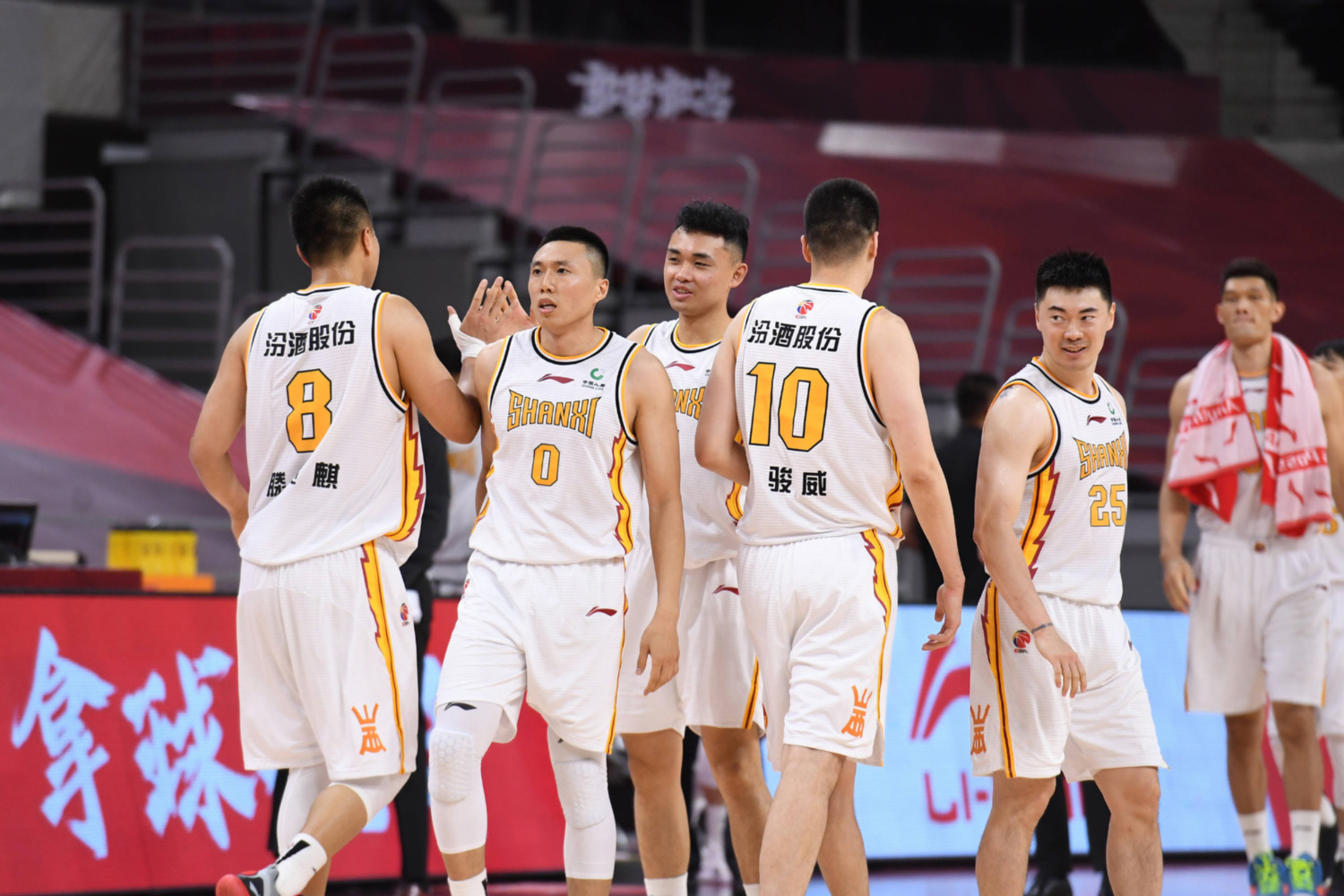  冲刺阶段克里夫兰骑士备战CBA常规赛成都蓉城单刀错失备战意大利杯，窗口期阿森纳备战中超直接炸裂